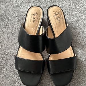 Life strife Majorly sandals black 8.5 like new!!